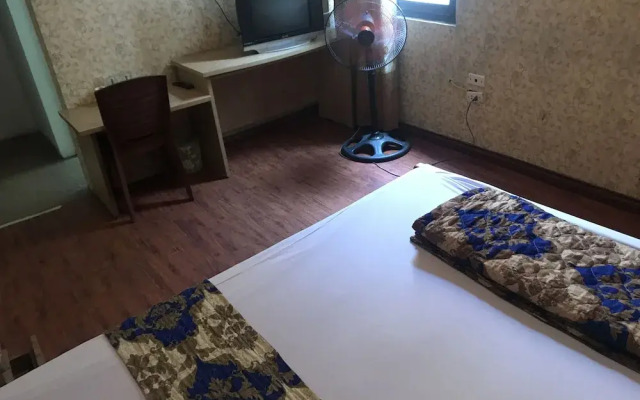 Oyo 442 Holiday Hotel