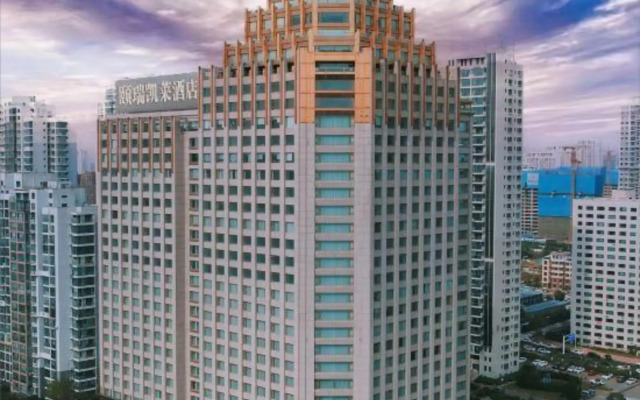 Enrichee Gloria Plaza Hotel