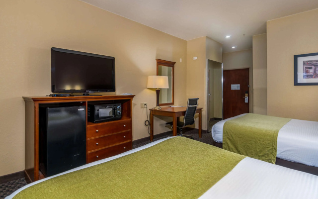 Best Western Plus Shamrock Inn & Suites