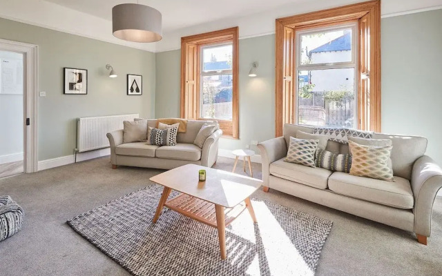 Host Stay Cheviot House