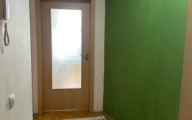 Yellow Moon Hostel&Apartment