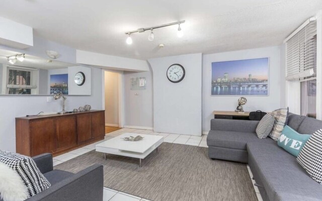 Huge 1 Bedroom in Heart of Back Bay