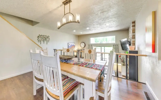 Ruidoso Golf Condo - Patio & Mountain View!