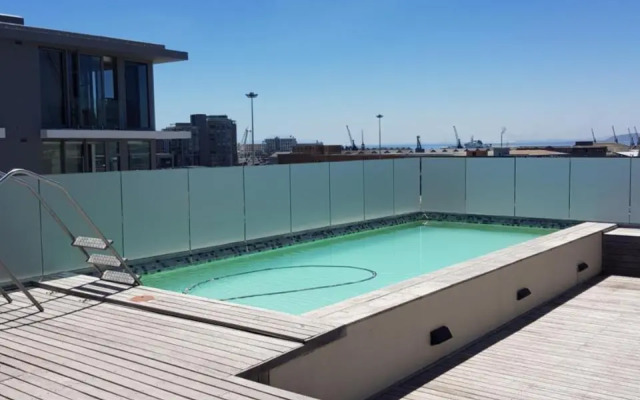 Harbour Bridge Suite 220