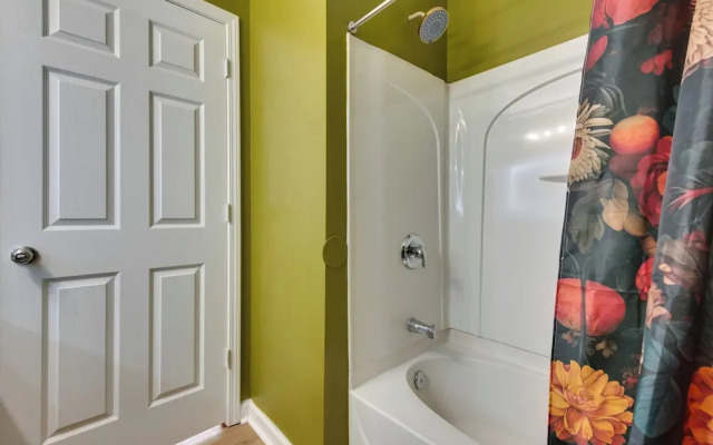 2 Mi to Dtwn: Family-friendly Atlanta Retreat!