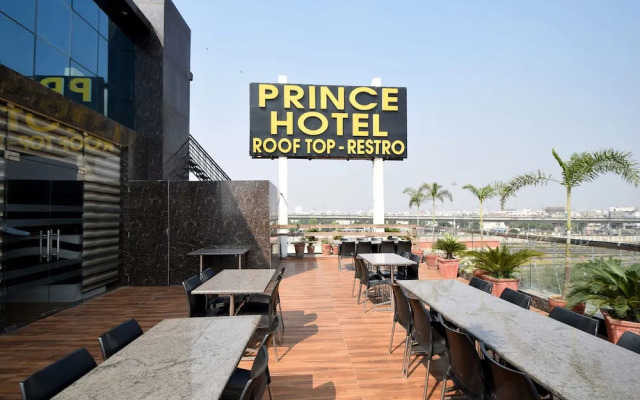OYO 7110 Hotel Prince