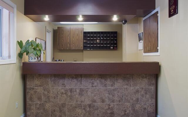 Canadas Best Value Inn Mile 0