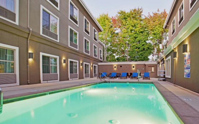 Holiday Inn Express Hotel & Suites Santa Cruz by IHG