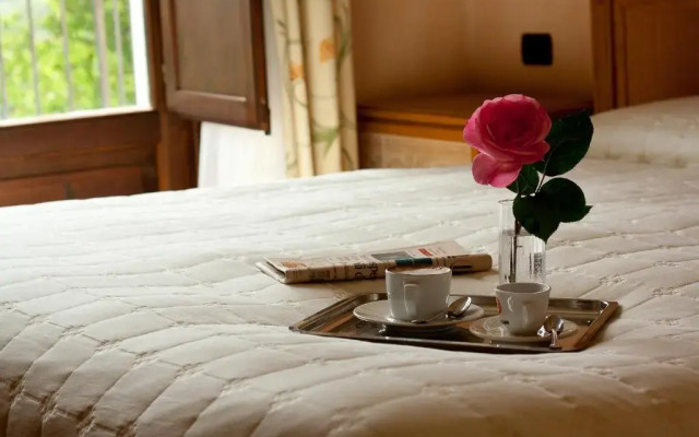 La Rosa Nel Bicchiere