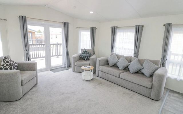 Long Acres Lodge