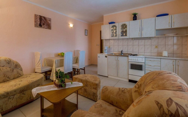 Vibrant Apartment in Crikvenica With Shared Pool