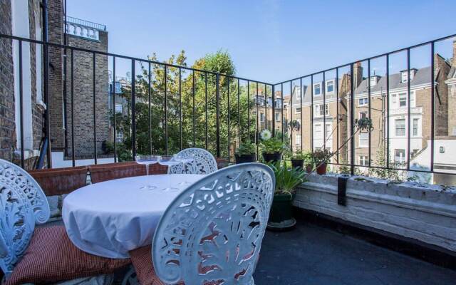 Beautiful and Light Chelsea 1 Bed Apartment