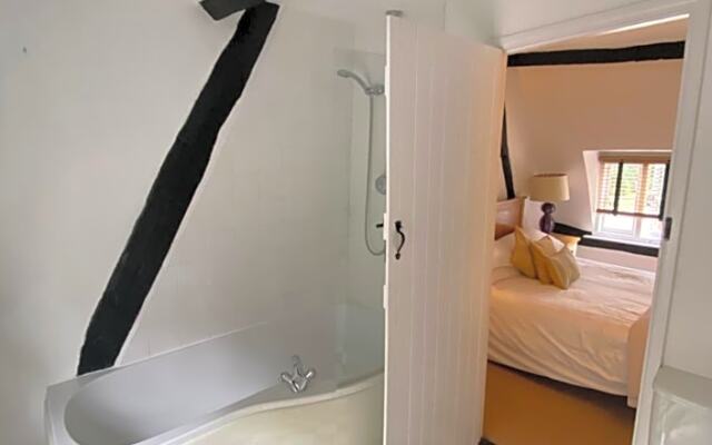 Fleur De Lys Bed & Breakfast