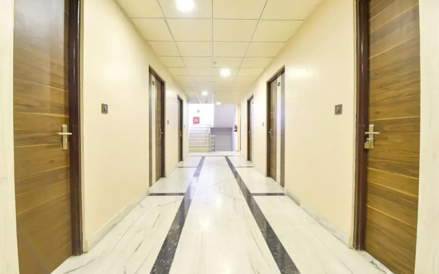 Fabhotel Pearl Square