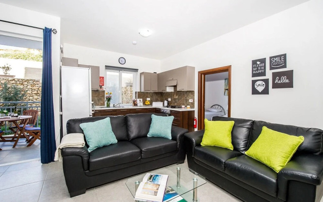 The Hillock North B6