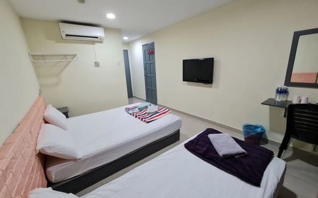 OYO 90442 Newtown Star Hotel