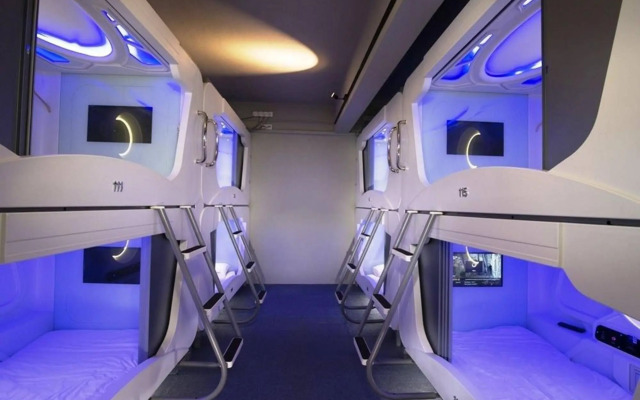 Lavish Capsule