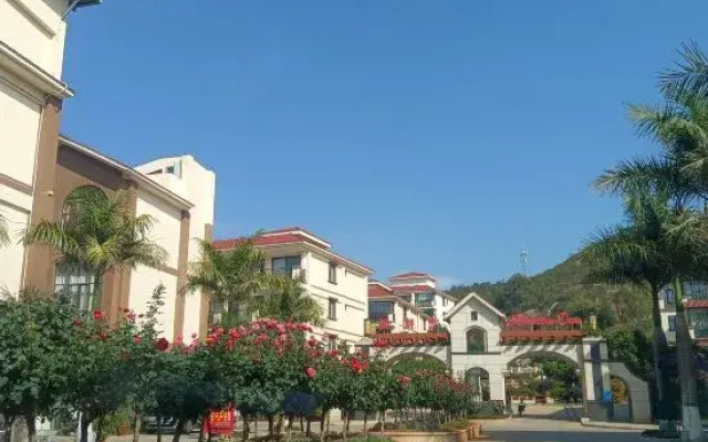 Fuxian Lake Juhu Yisu (Sunshine Coast Branch)