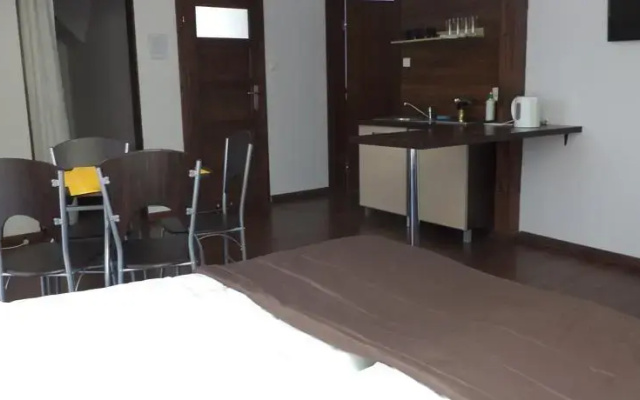 Apartamenty i Pokoje Na Letniej