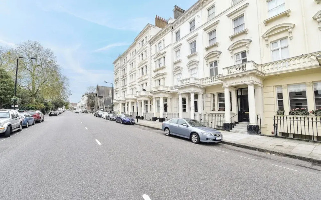 Smart 2 bedroom flat near Pimlico Tube