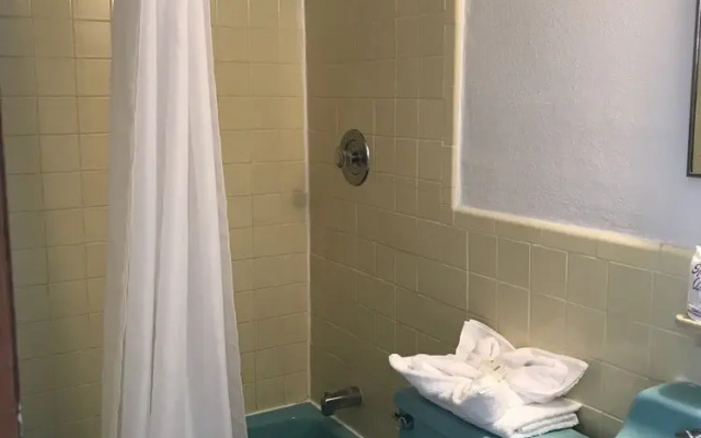 Gold Crest Motel