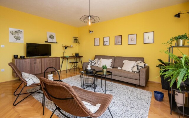Awesome Apartment in Makarska With 3 Bedrooms and Wifi
