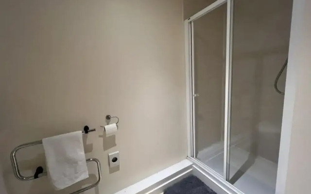 Lovely Twin 2-flats Condo In Aberdeen-no Party