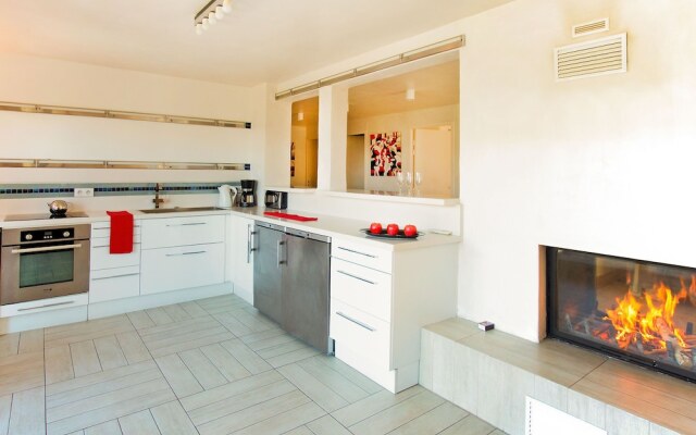 Luxury Chalet, Near the ski Slopes, With Fireplace, Sauna, Jacuzzi and Internet Access