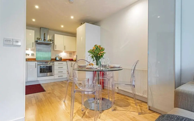 Bright 1 Bedroom Apartment Near London Bridge With Balcony