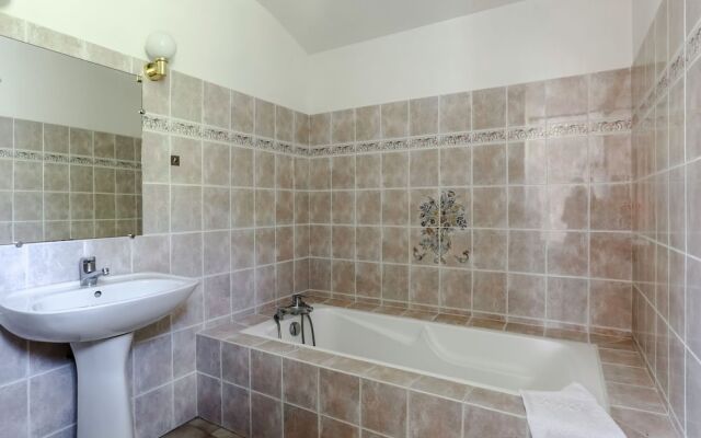 Provencal Holiday Home in Bormes-les-Mimosas with Pool