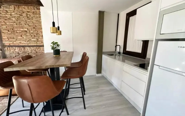 Apartamentos Puerta Elvira Suites 3000