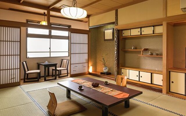 Yumoto Kobayashi