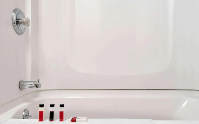 Super 8 Liverpool/ Syracuse Area