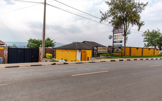 La Villa Cafe & Suites