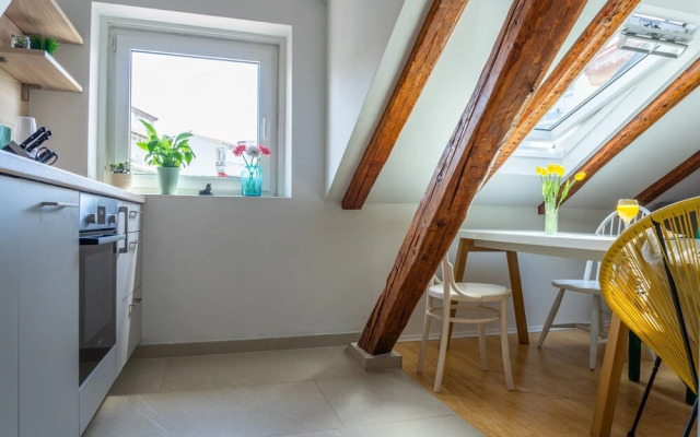 Cool Attic apt w Gallery, in the Heart of Split