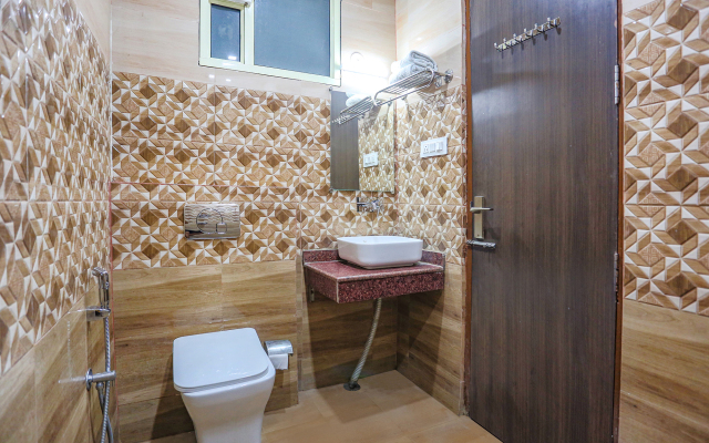 Fabhotel Frolic