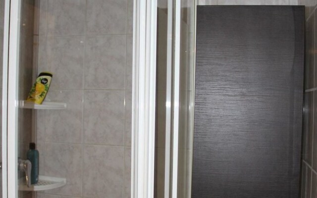 Studio in Bevaix, With Pool Access, Enclosed Garden and Wifi