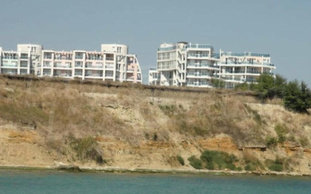 Sea View 1 Bed Apartment With Stunning Ocean Views