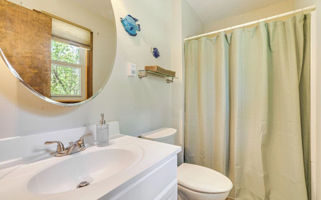 Clifton Township Home W/ Deck & Heated Sunroom!