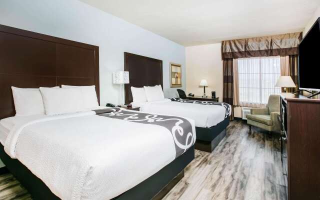 La Quinta Inn & Suites by Wyndham DFW Airport West - Euless