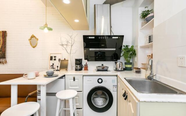 Le Mansion Apartment