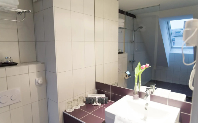 Elaya  Vienna City West