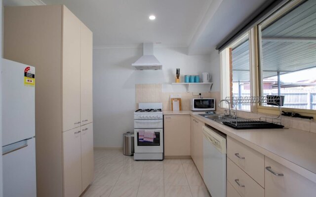 Comfy Beautiful House in Epping