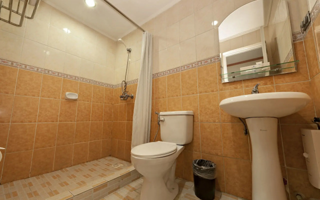 Oyster Plaza Hotel