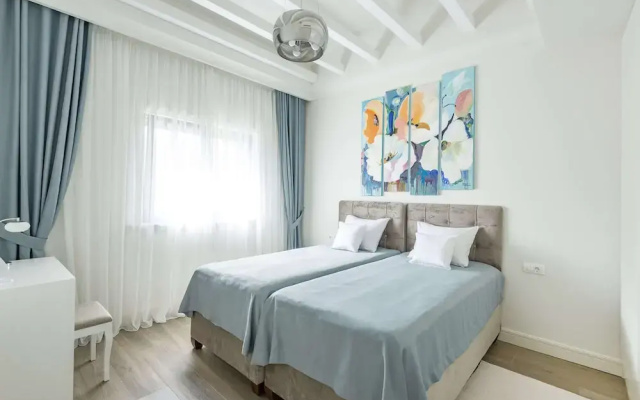 Lustica Bay Central