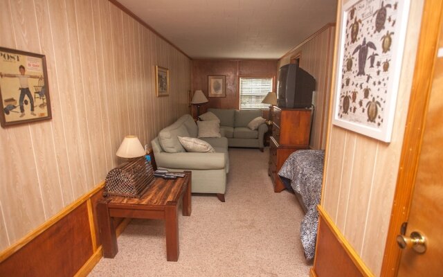 Native Sun 2 Bedroom Cottage by RedAwning