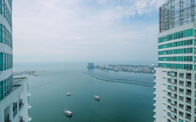 Cozy and Minimalist 2BR Green Bay Condominium Apartment