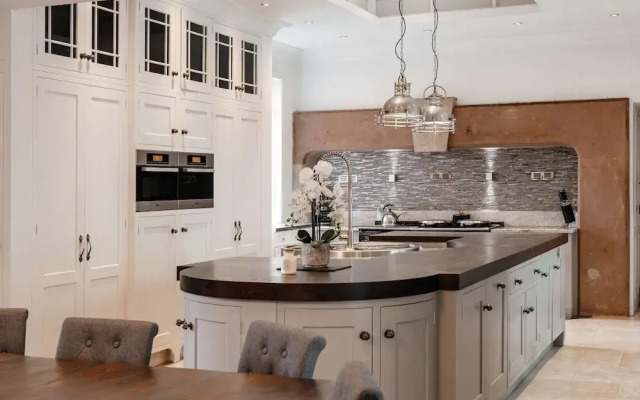 Host Stay Hillhampton House