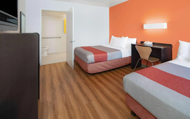 Motel 6 Thousand Oaks, CA