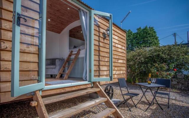 Willow - 1 Bedroom Shepherd's Hut - Amroth